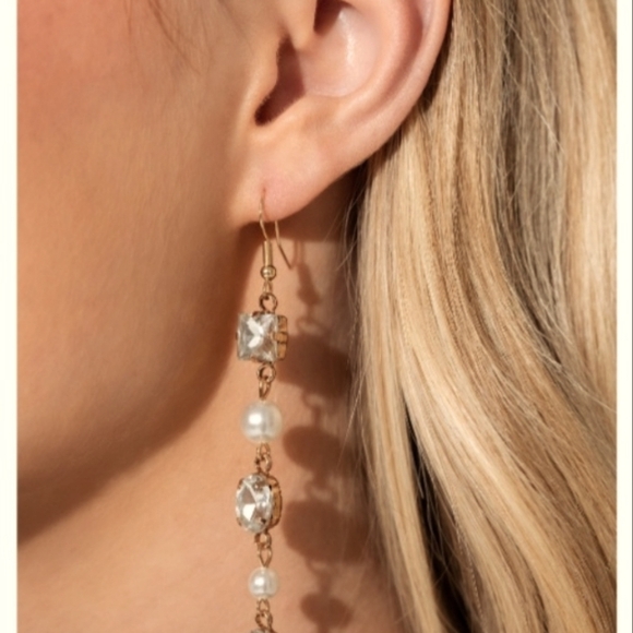 Zi Collection ~ Aristocratic Gold Necklace & Earrings set - Picture 3 of 3